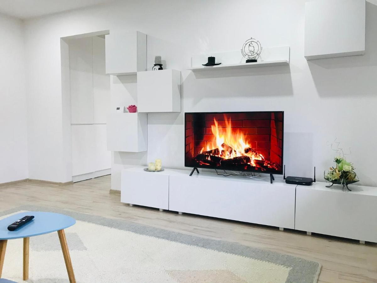 Comfy Apartment - Free Private Parking,Ac,Wi-Fi Carei Exterior foto